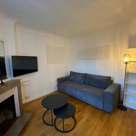 Appartement Typical Parisian Paris