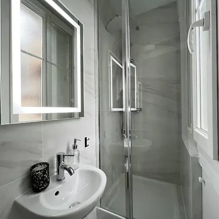 Lejlighed Typical Parisian *