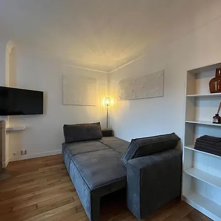 Typical Parisian Апартаменты *